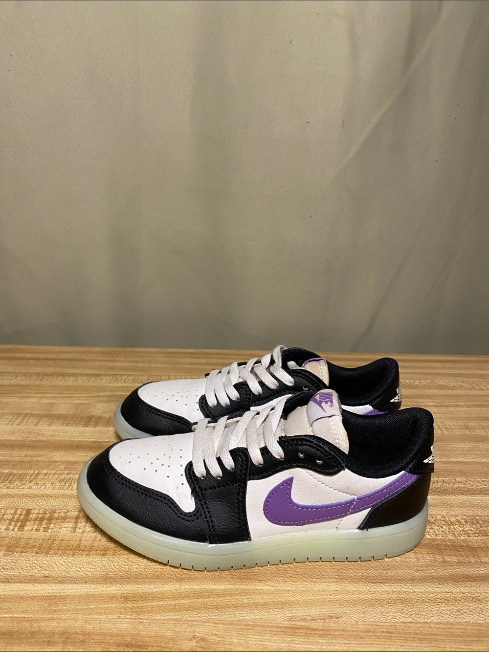 Nike Air Jordan 1 Retro Low OG Berry Glow in Dark Shoes size 13C
